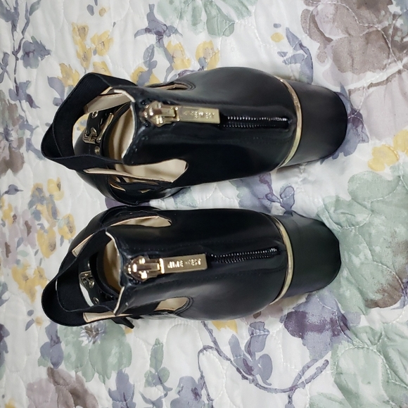 Nine West Gothic Style Heels - Picture 4 of 6